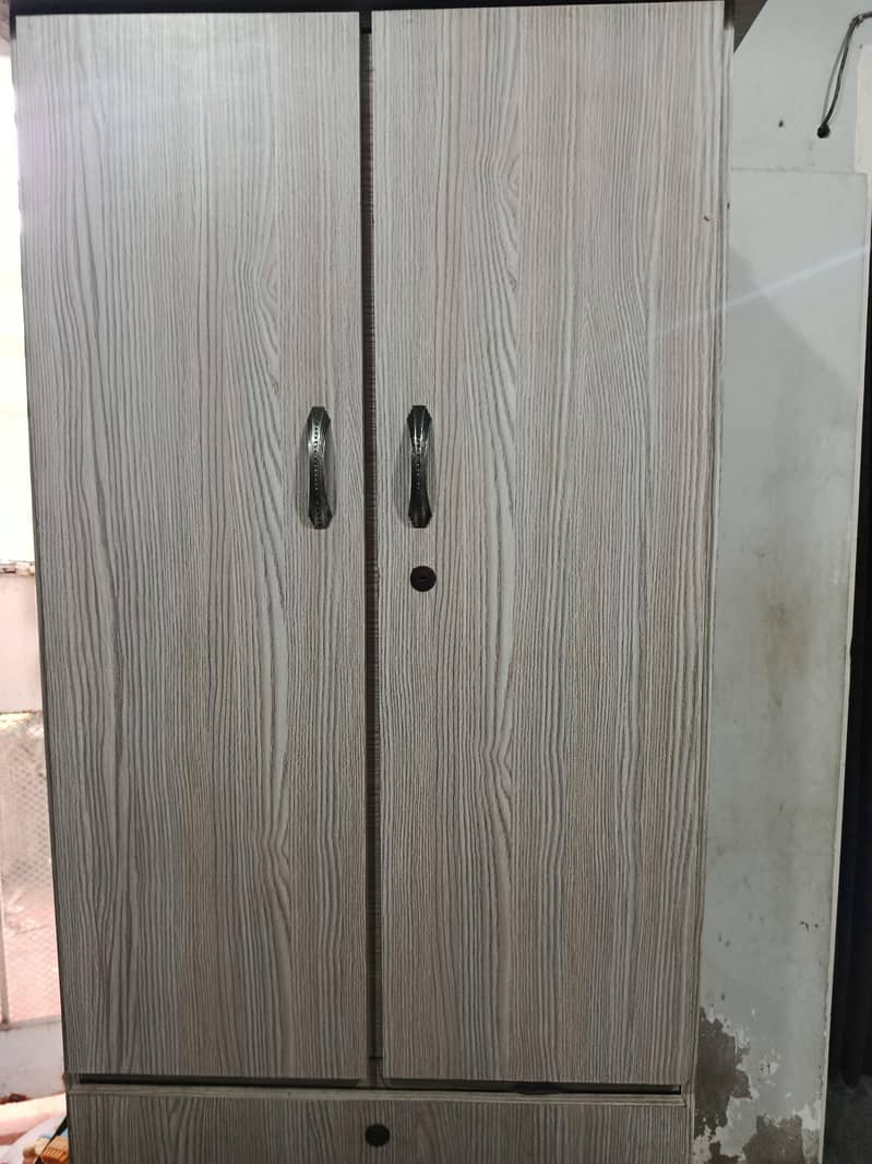 almari 0