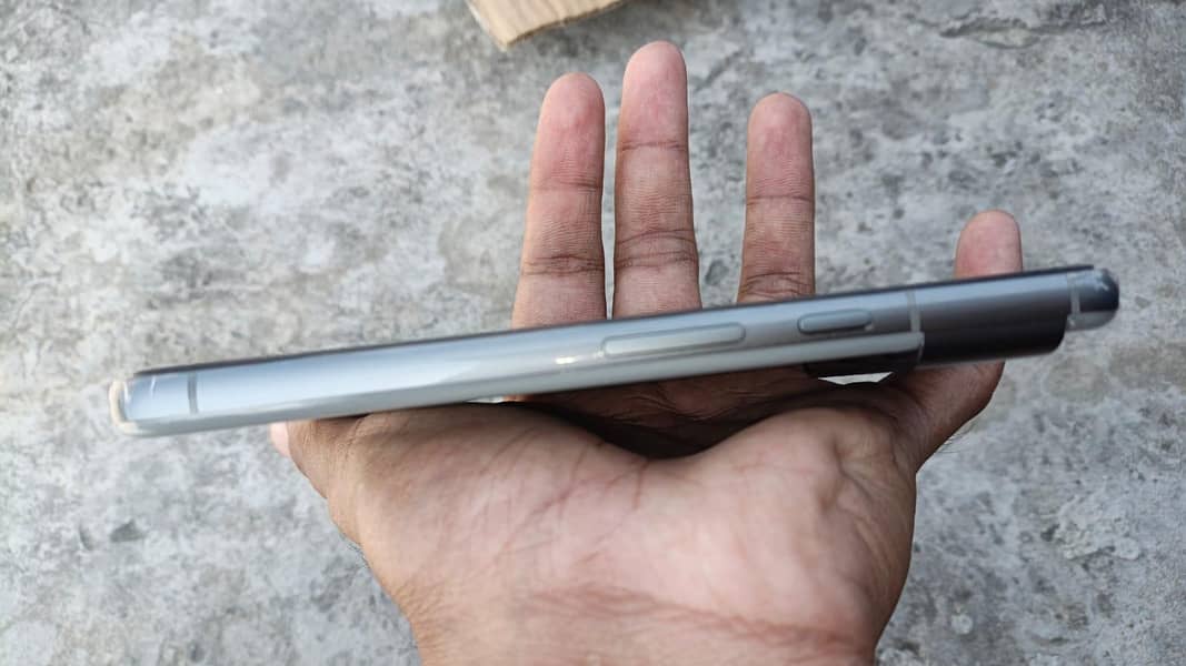 Google Pixel 8 4