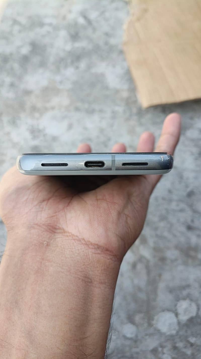 Google Pixel 8 6