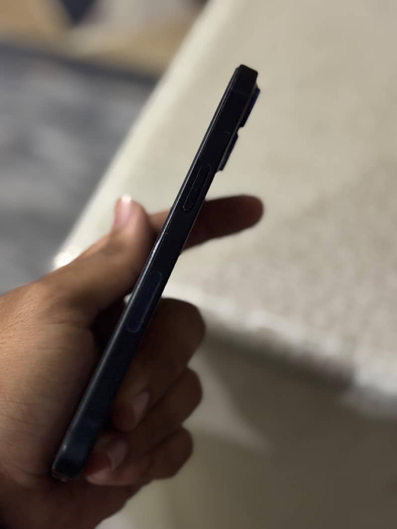 Apple iPhone 13 4