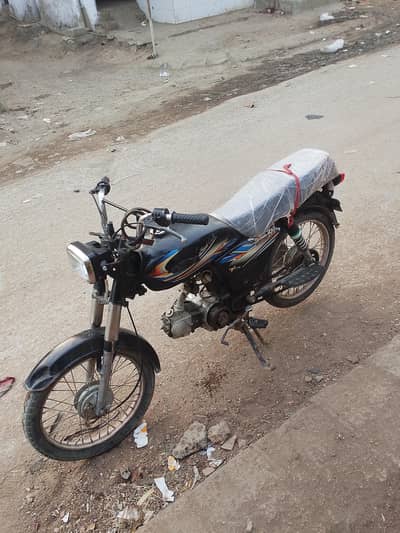 Asia bike hai engine ma koi kam nhi hai all ok hai documents b clear h