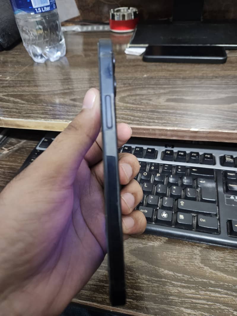 Apple iPhone 12 3