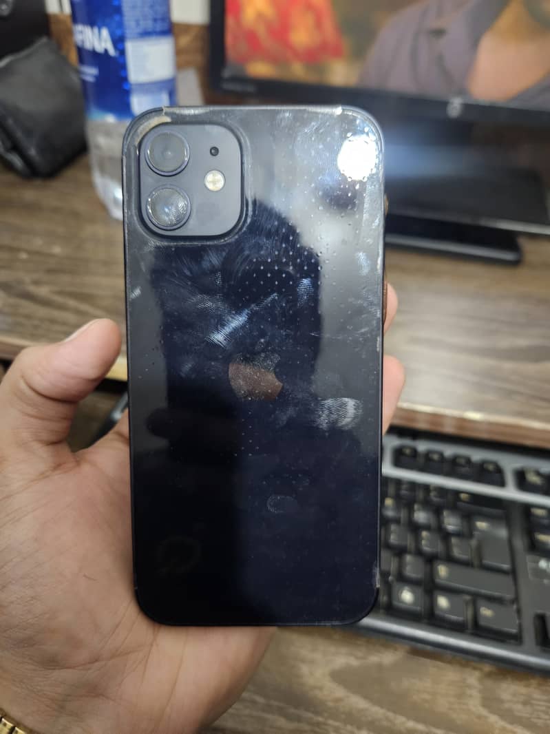 Apple iPhone 12 4