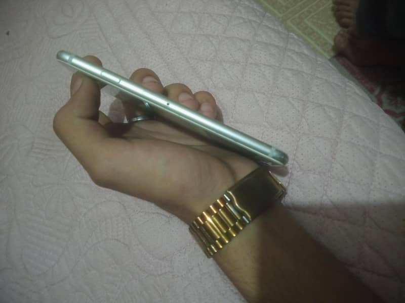 Apple iPhone 6S 1