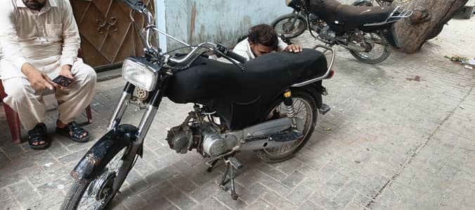 gari me koi Kam nhi ha lo or chalao