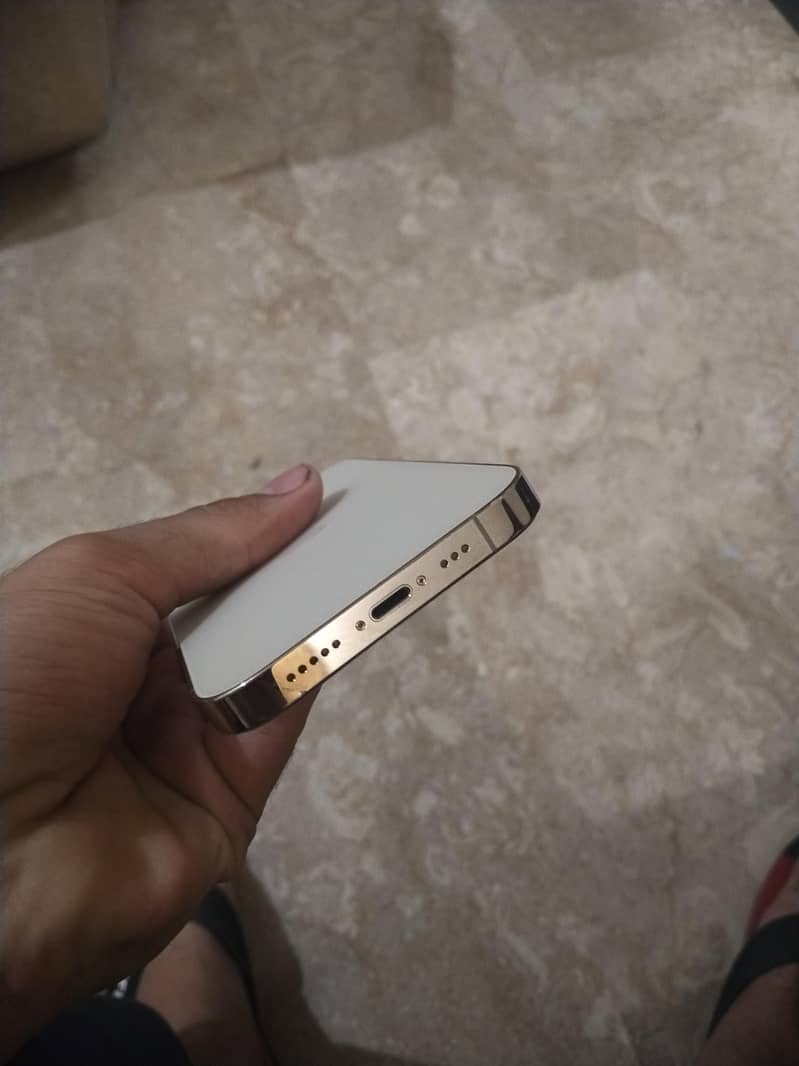 Apple iPhone 14 Pro 4