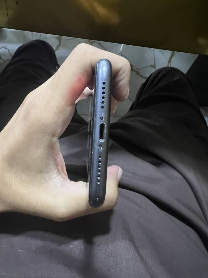 iPhone 11 2