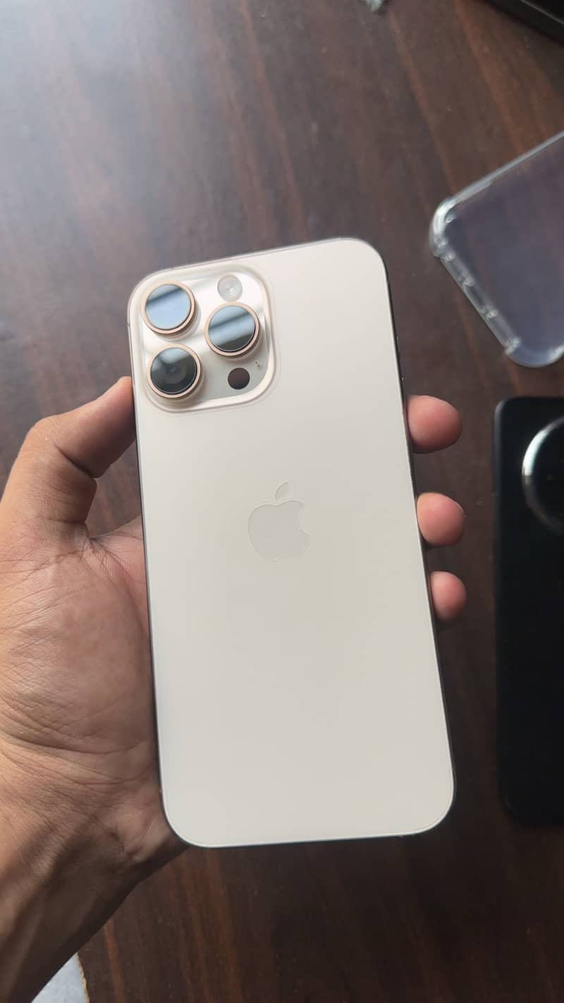 Apple iPhone 16 Pro Max 0