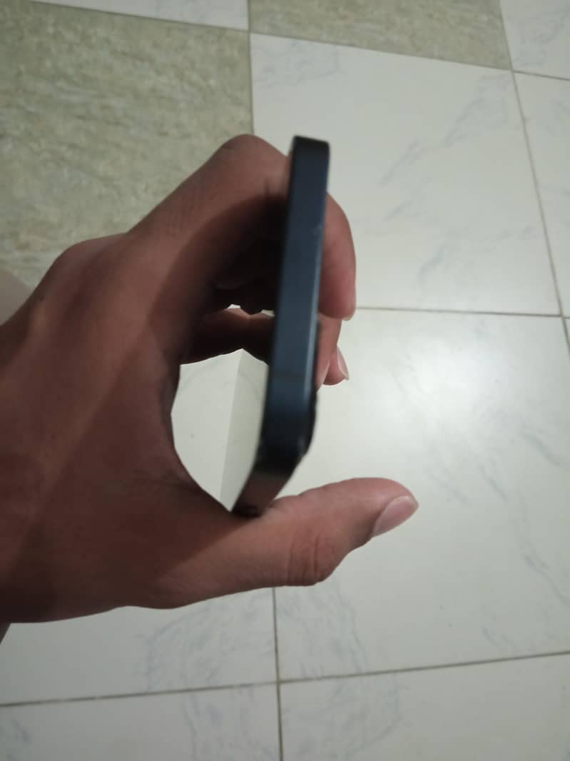 Apple iPhone 13 2