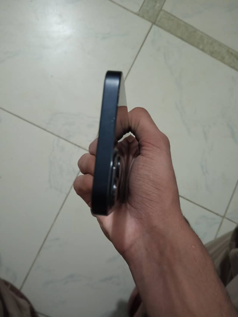 Apple iPhone 13 4