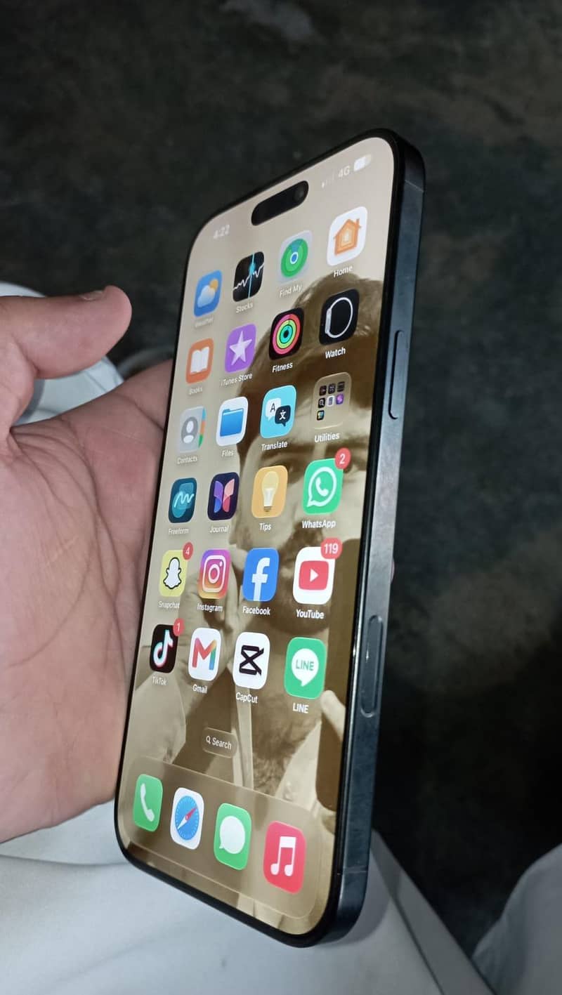 Apple iPhone 16 Pro Max 2