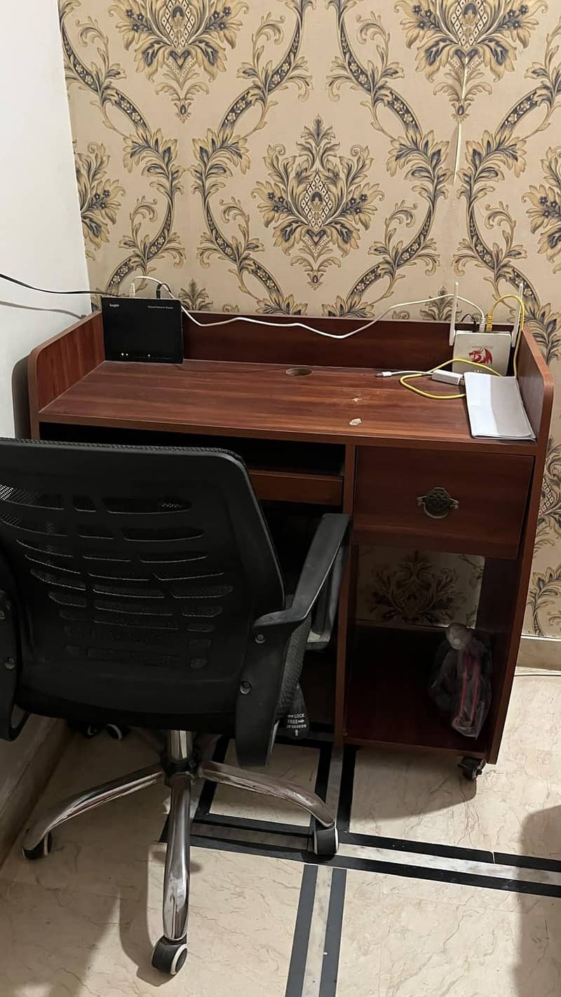 Computer Table 0