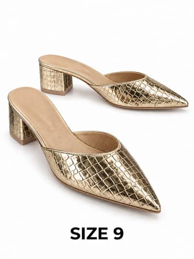 Walkeaze Gold Croc Mule Sandals – Size 9
