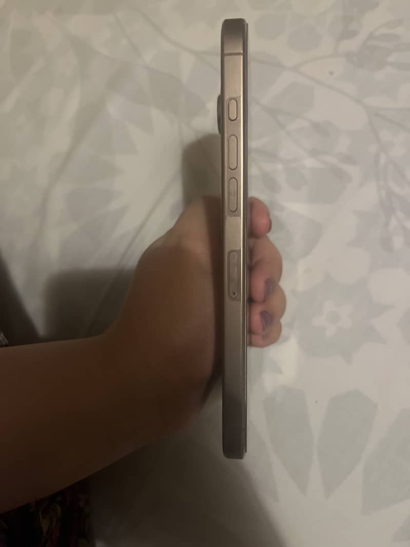 Apple iPhone 16 Pro Max 3