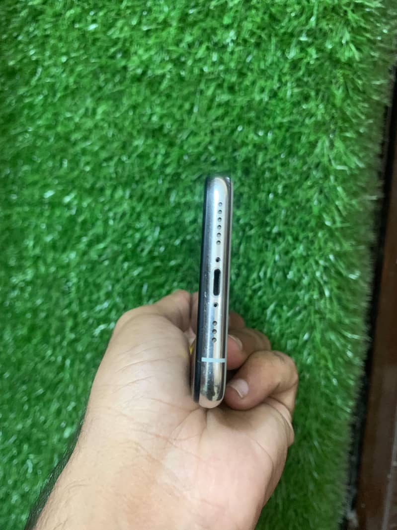 Apple iPhone 11 Pro 2
