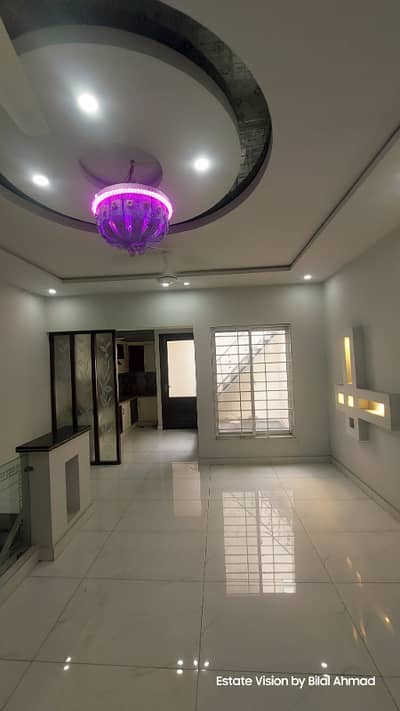 0321 86 10 688 Beautiful like new house available for rent in model city