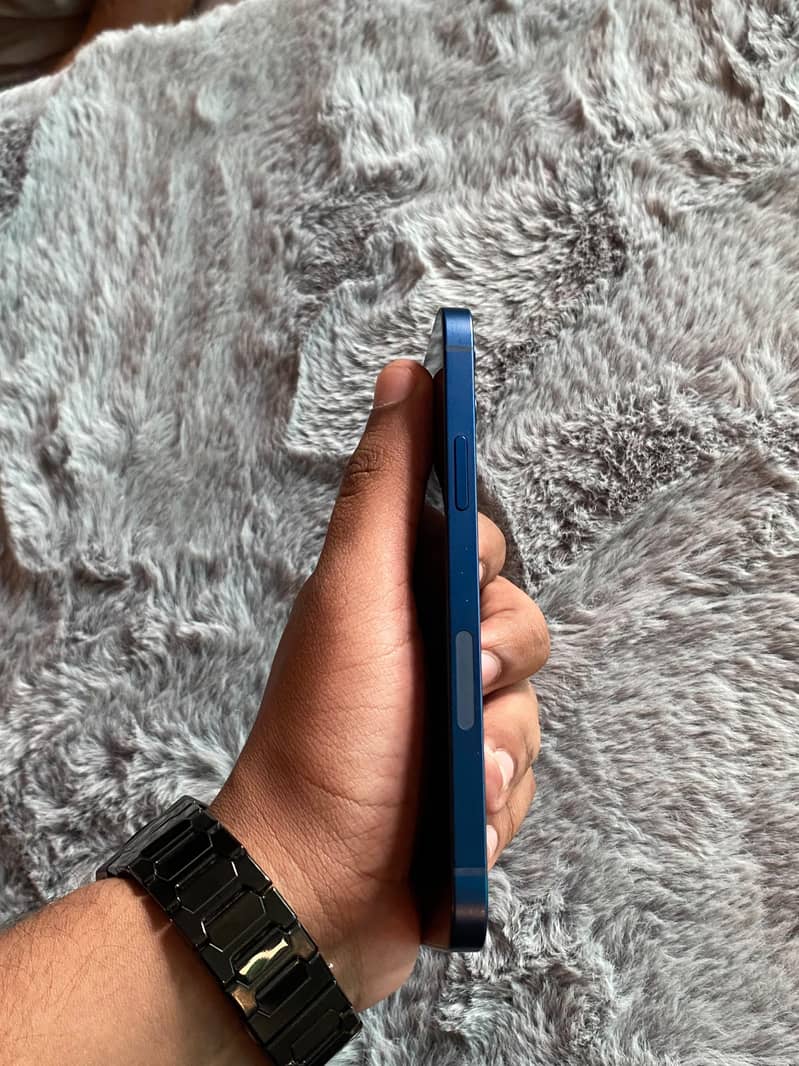 Apple iPhone 12 3