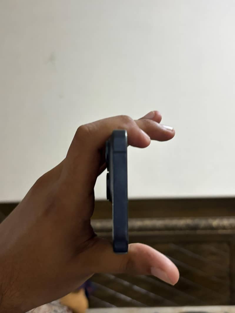 Apple iPhone 15 Pro 3