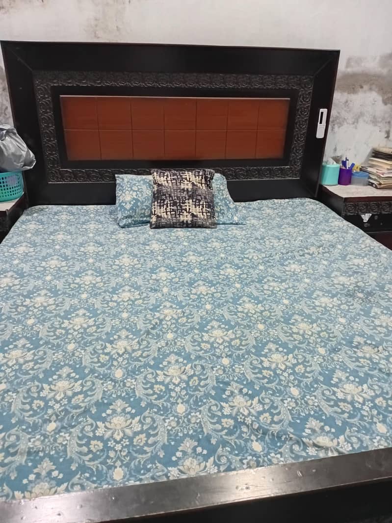double bed and dressing table 0