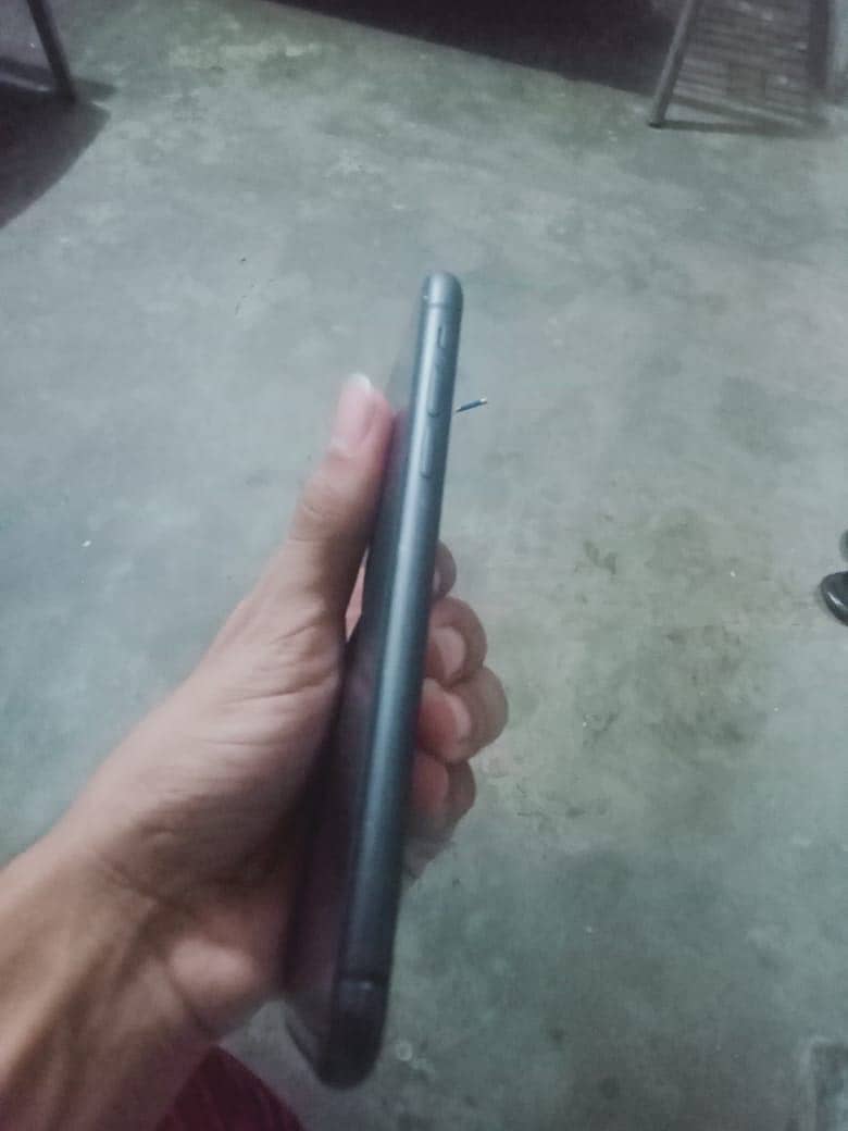 Apple iPhone 11 0