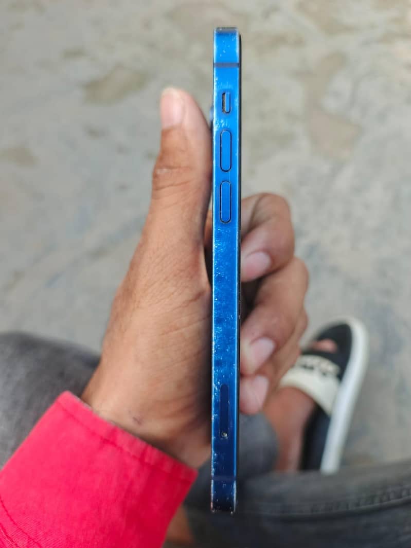 Apple iPhone 12 4