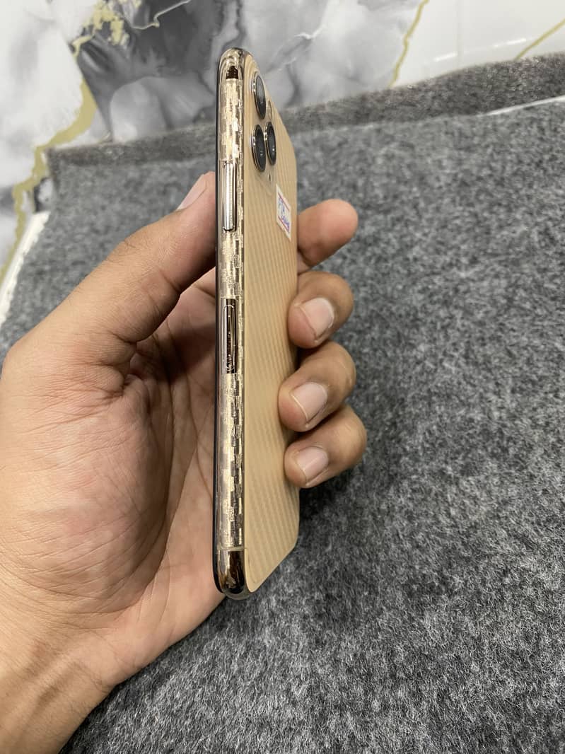 Apple iPhone 11 Pro 7