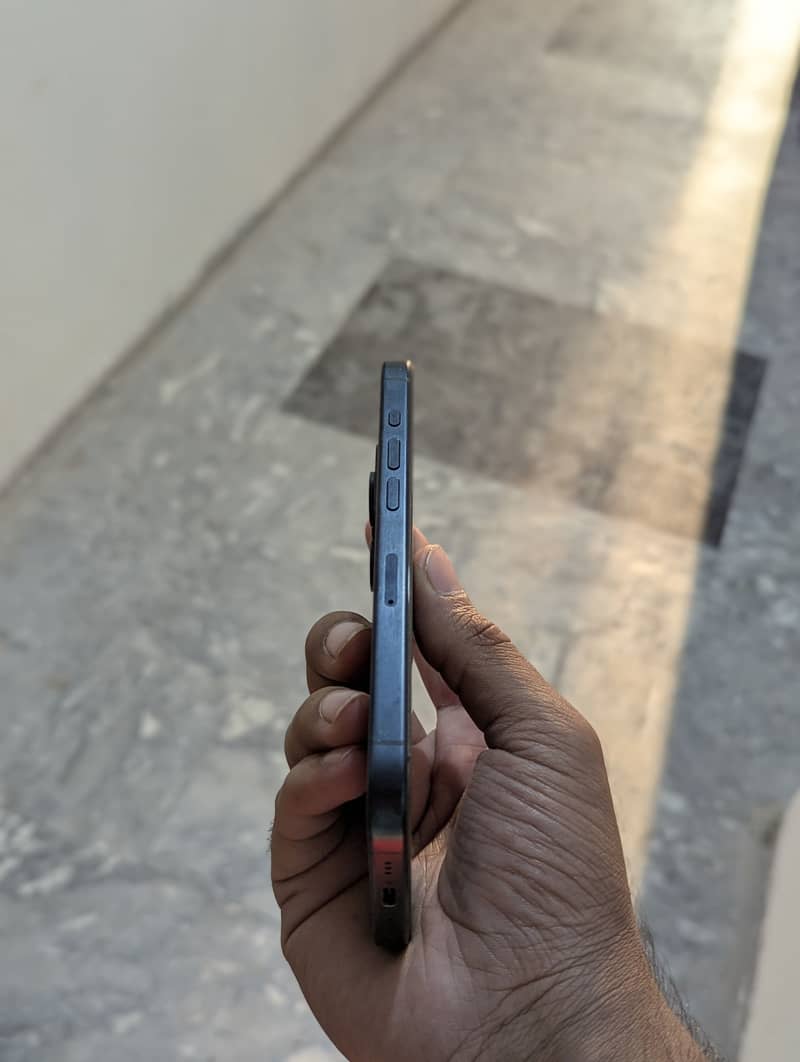 Apple iPhone 15 Pro 2