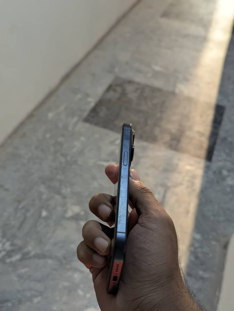 Apple iPhone 15 Pro 3