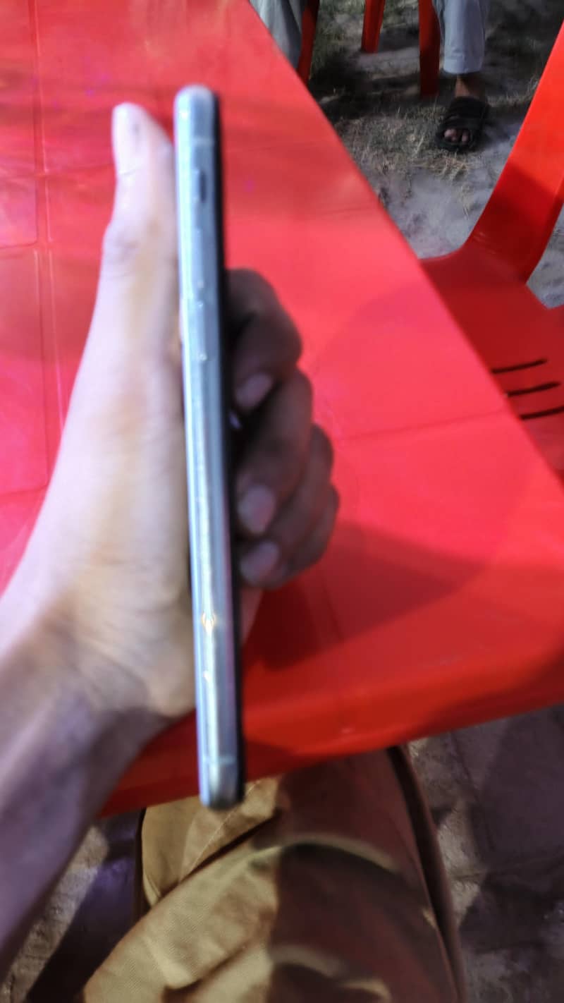 Apple iPhone X 4