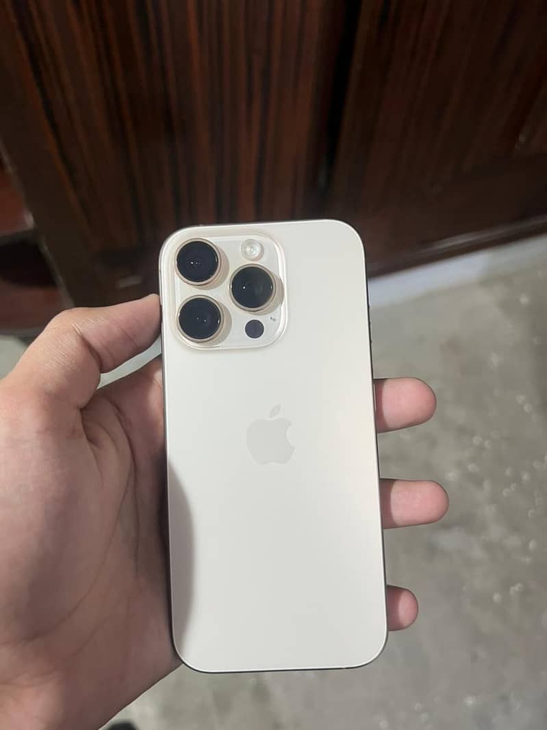 Apple iPhone 16 Pro 4