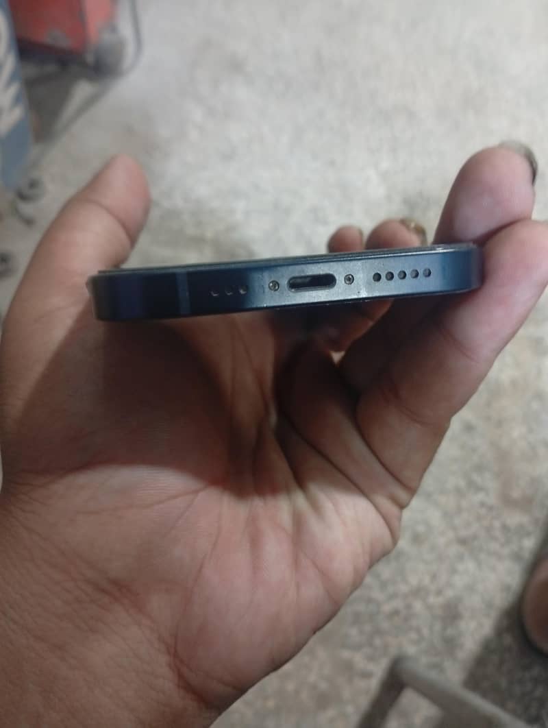 Apple iPhone 13 0
