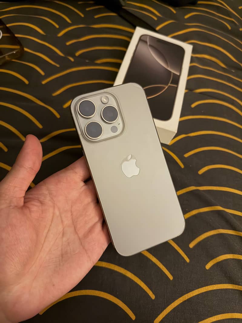 Apple iPhone 16 Pro 0
