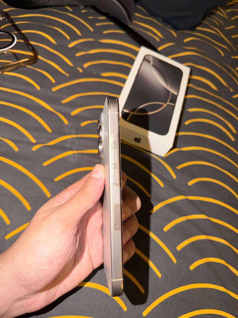 Apple iPhone 16 Pro 4