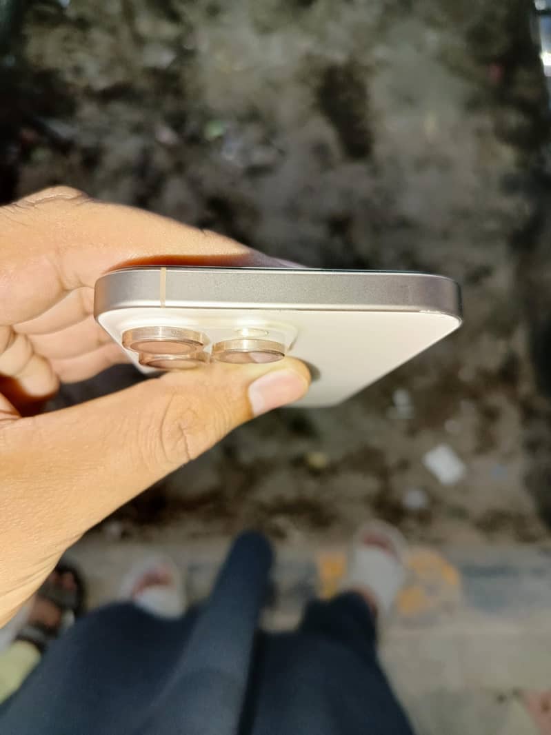 Apple iPhone 16 Pro Max 1