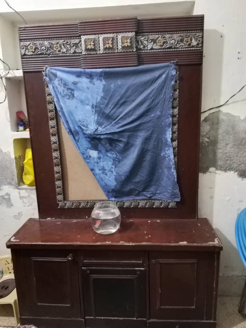 used showcase with dressing table without mirror 2