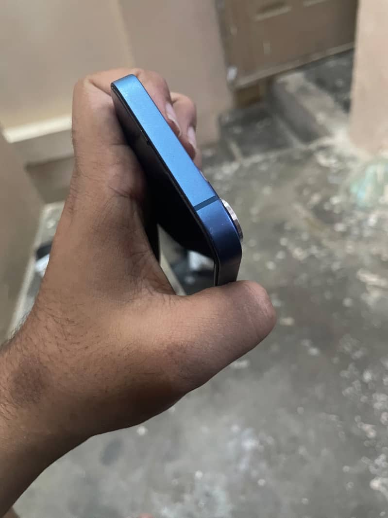 Apple iPhone 13 1