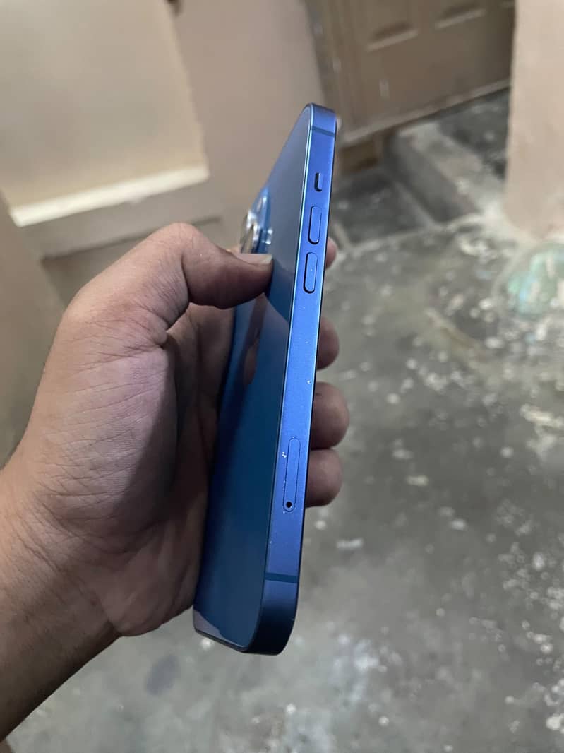 Apple iPhone 13 5