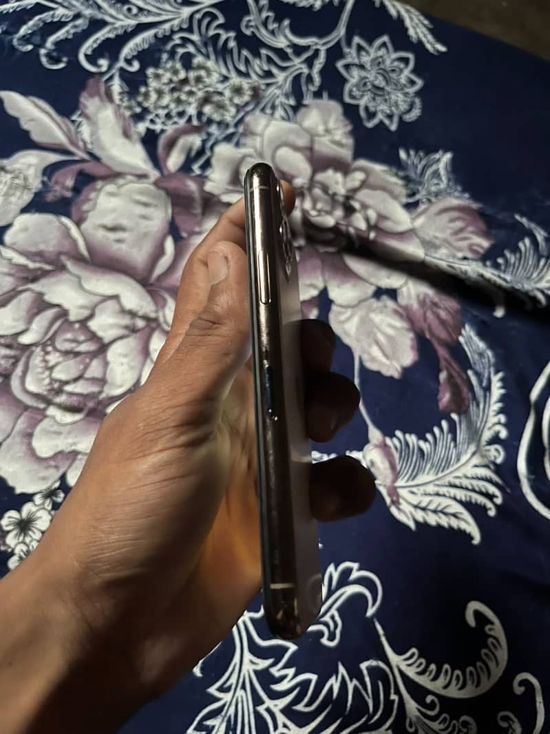 Apple iPhone 11 Pro 2