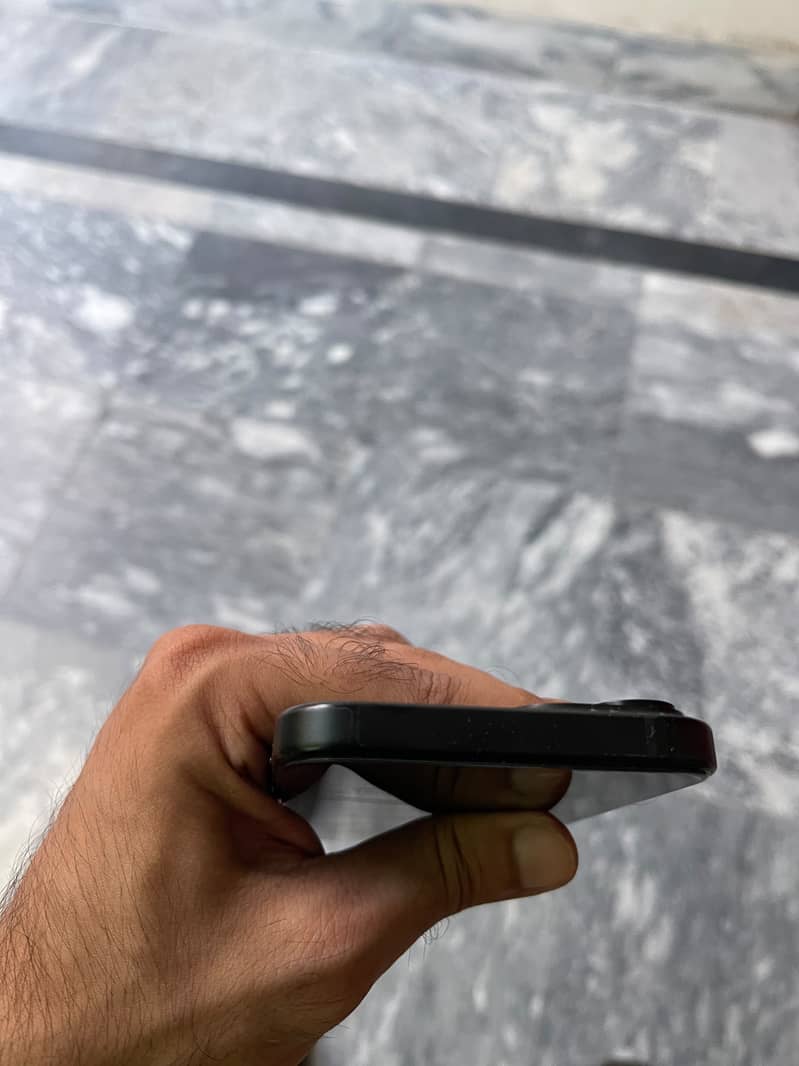 Apple iPhone 15 4