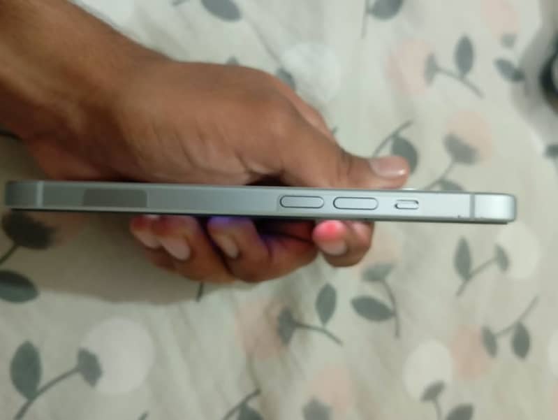 Apple iPhone 15 4