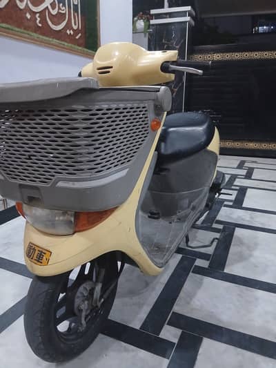 Petrol scooti