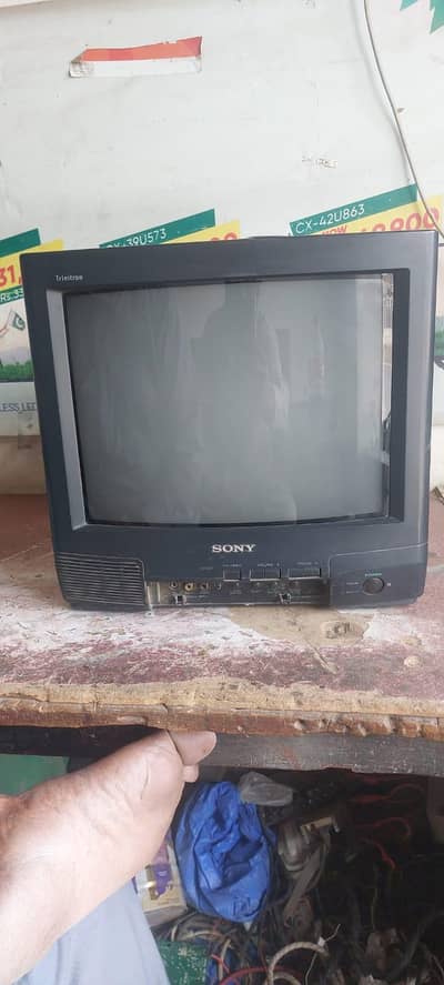 For sale  Sony tv  original  G14Q1 model  price 5000 03337000919