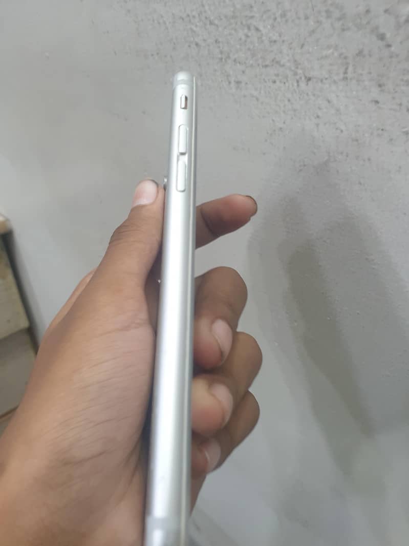 Apple iPhone 6S 4