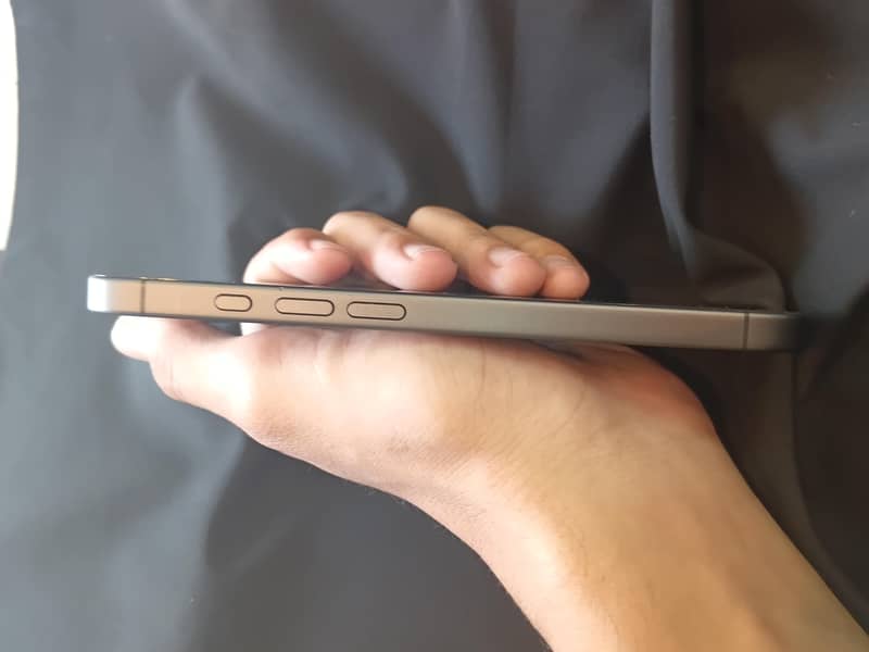 Apple iPhone 17 5