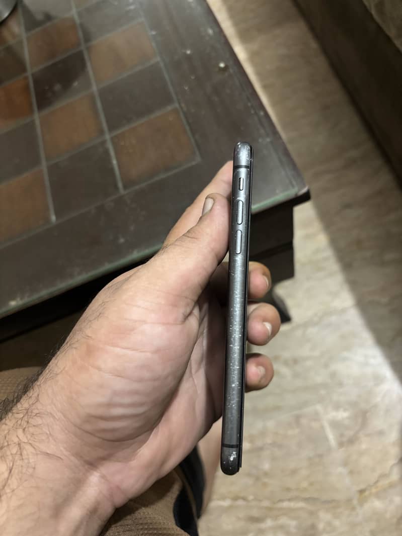 Apple iPhone 11 3