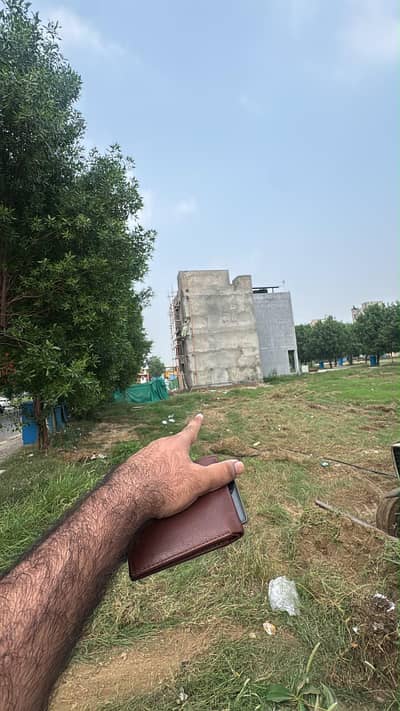 2.44 MARLA COMMERCIAL PLOT HOT LOCATION PLOT NEAR BAHRIA ORCHARD OFFICE ALL UTILITIES AND POSSESSION PAID