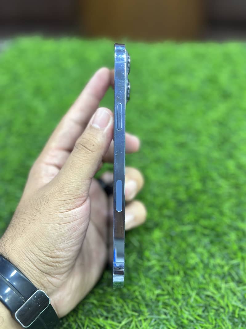Apple iPhone 13 Pro Max 3