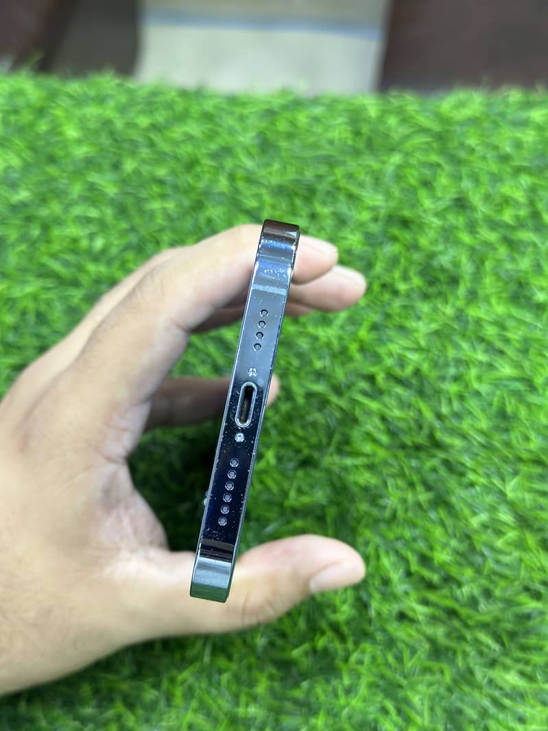 Apple iPhone 13 Pro Max 4