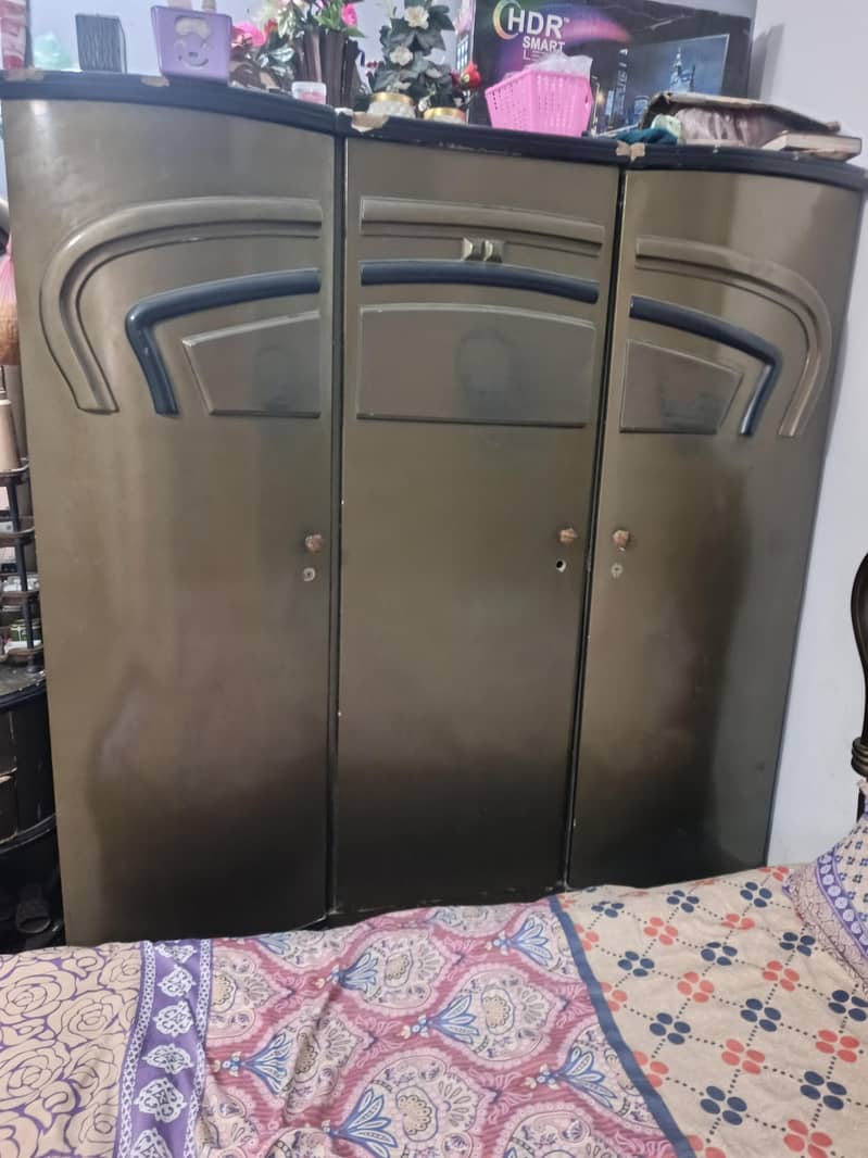 double bed wardrobe 3 dressing table 2