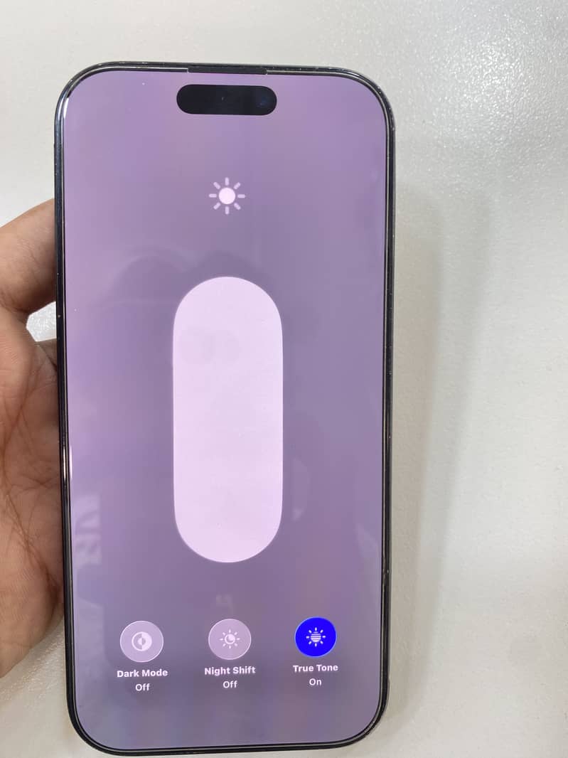 Apple iPhone 16 Pro 1
